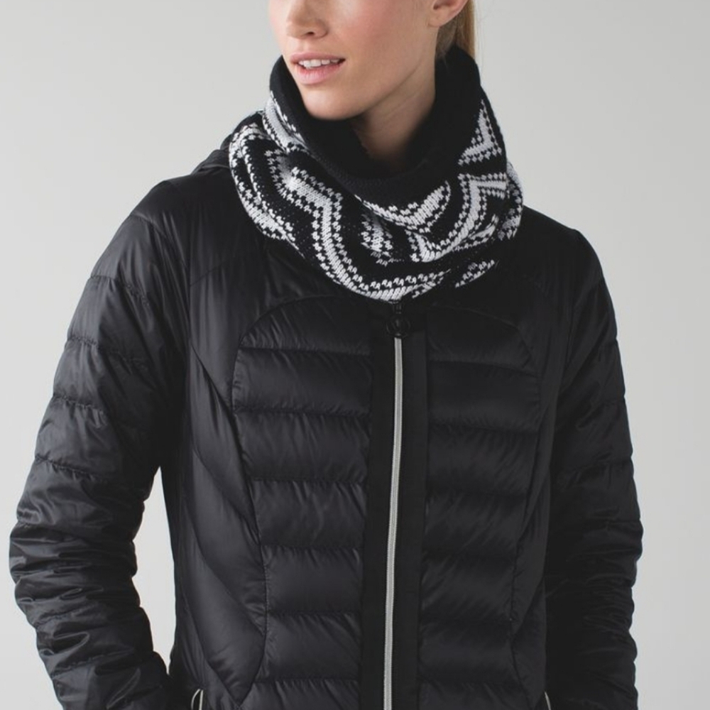 Lululemon Snow Amazing Neck Fleece warmer Chevron